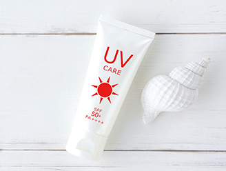 日焼け止めやサングラス