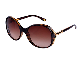 日焼け止めやサングラス