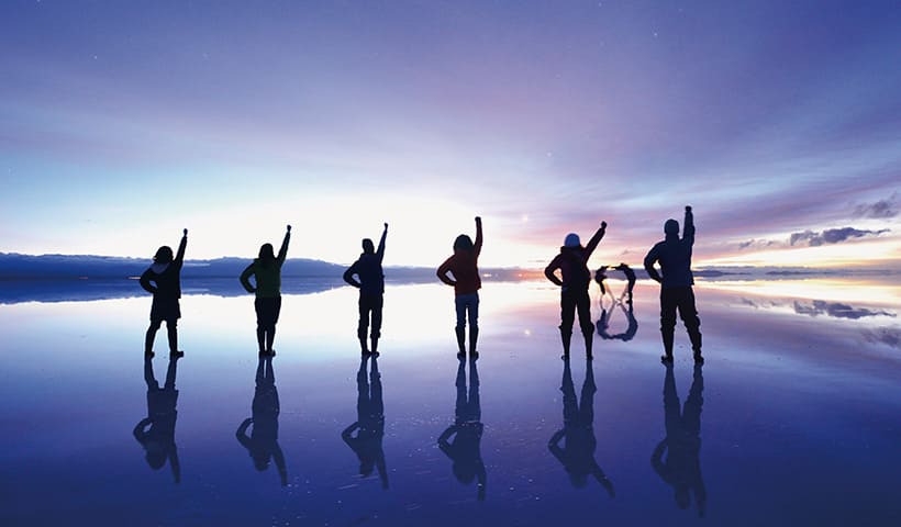 ウユニ塩湖ならでは！色々なポーズをお楽しみください！