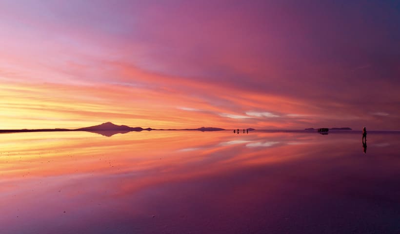 夕陽のオレンジ色が次第に薄くなり、夜の姿が現れ始めます。