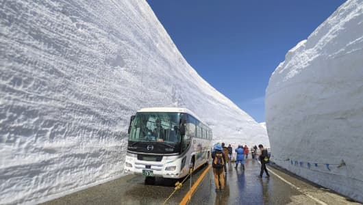 雪の大谷（4月〜6月）