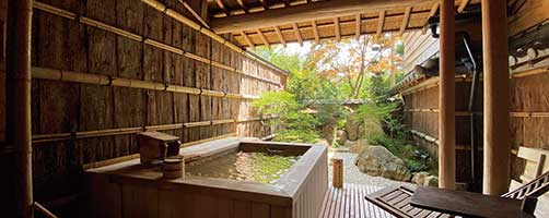 露天風呂付き客室の温泉宿